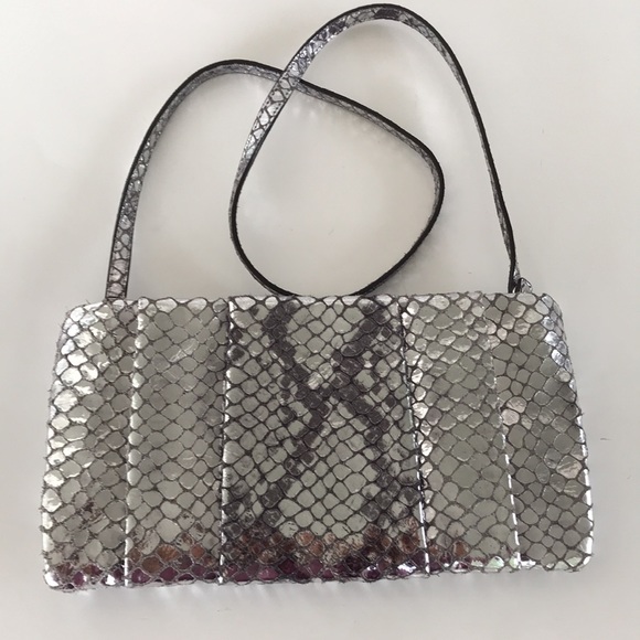 Michael Kors Metallic Embossed leather shoulder bag - Picture 2 of 10